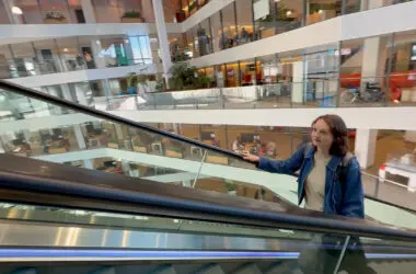 Wethouder Linda Voortman legt in onderstaande video uit waarom en hoe Arbeidsmarkt Midden-Utrecht zich actief inzet om mensen met een psychische kwetsbaarheid naar werk te begeleiden.