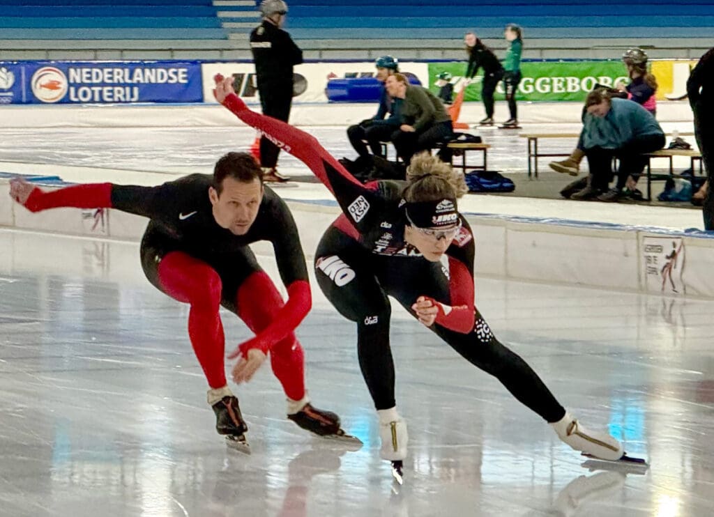 Pien Hersman en Stefan Groothuis schaatsen in Thialf
